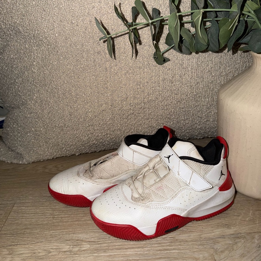 Jordan Kids Sneakers in White and Red